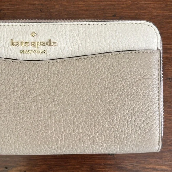NWOT Kate Spade Beige and Cream Wallet - Picture 4 of 13